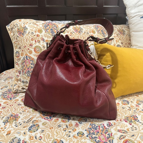 COACH MADISON PINNACLE LEATHER LARGE DRAWSTRING SHOULDER BAG 26343 - Picture 2 of 5